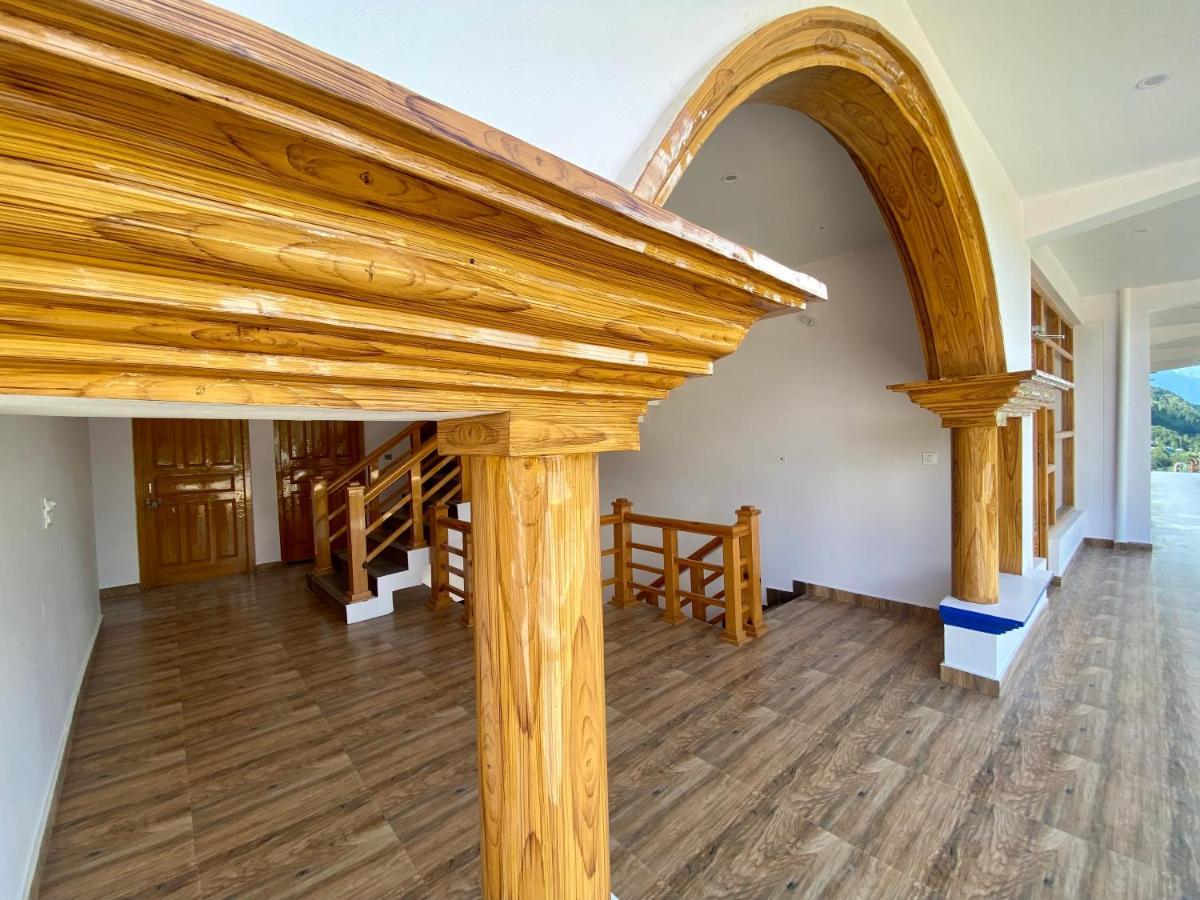 Hotel Mansarovar Inn Munsyari 外观 照片